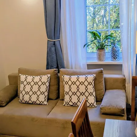 Old Ii With Parking *